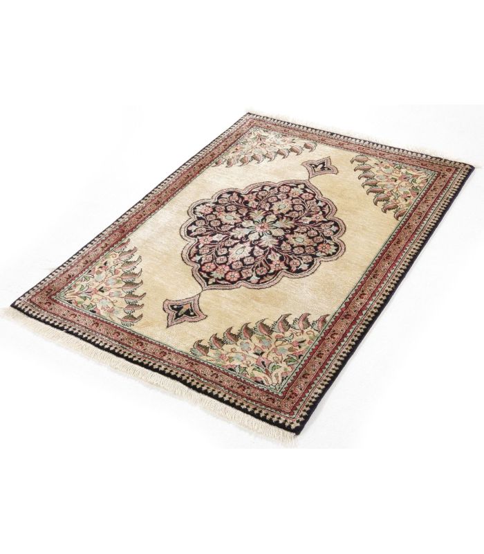 Qum silk