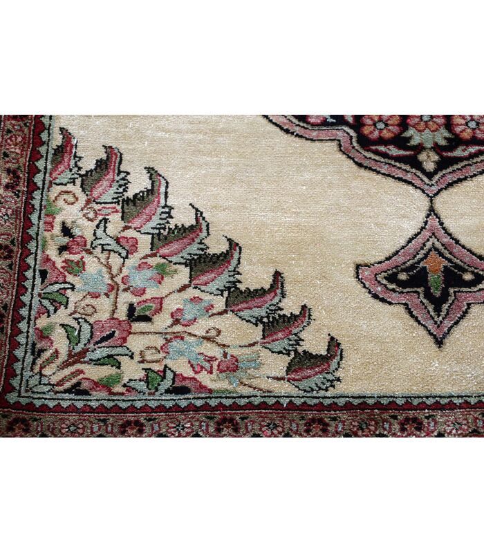 Qum silk