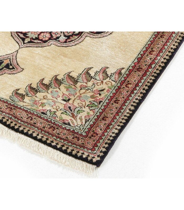 Qum silk