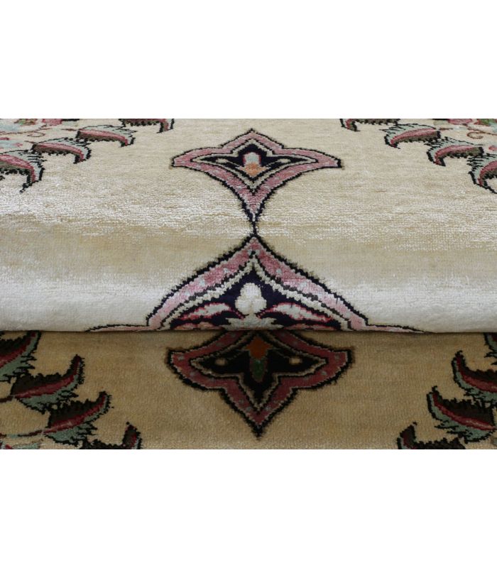 Qum silk