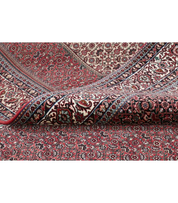 Bidjar with silk contours