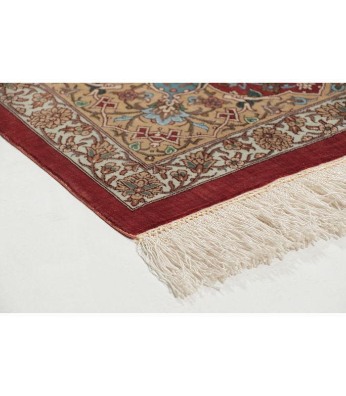 Qum silk