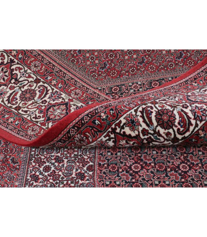 Bidjar with silk contours