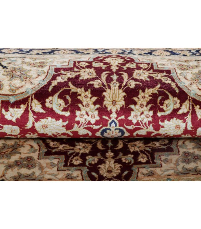 Qum silk