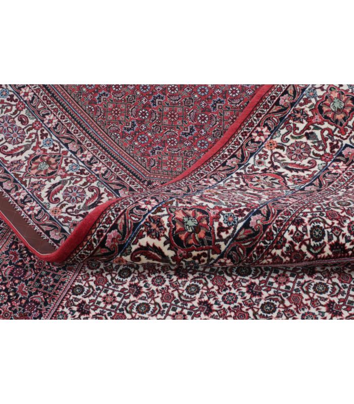 Bidjar with silk contours