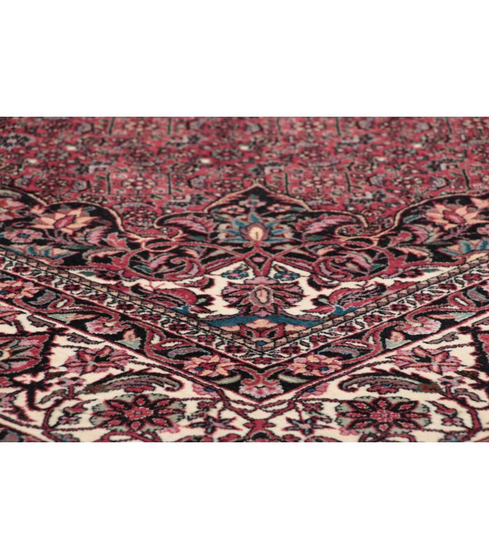 Bidjar with silk contours