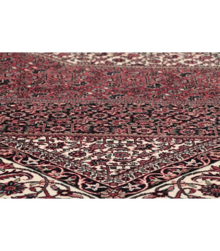 Bidjar with silk contours