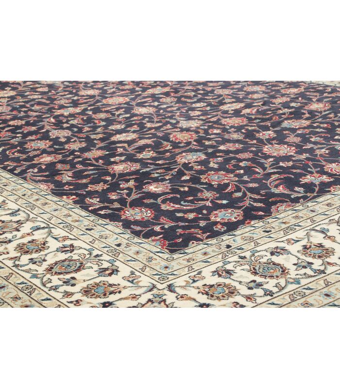 Keshan with silk contours