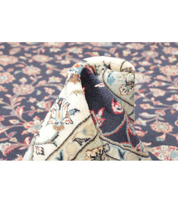 Keshan with silk contours