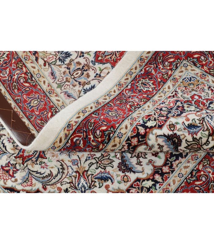 Ilam Sherkat auf Seide