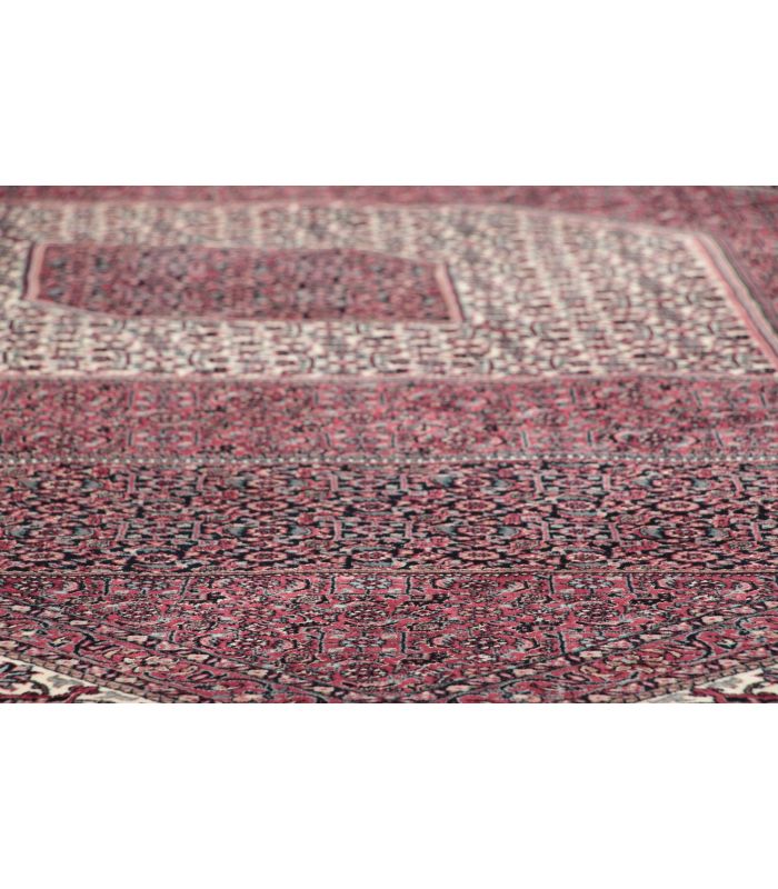 Bidjar with silk contours