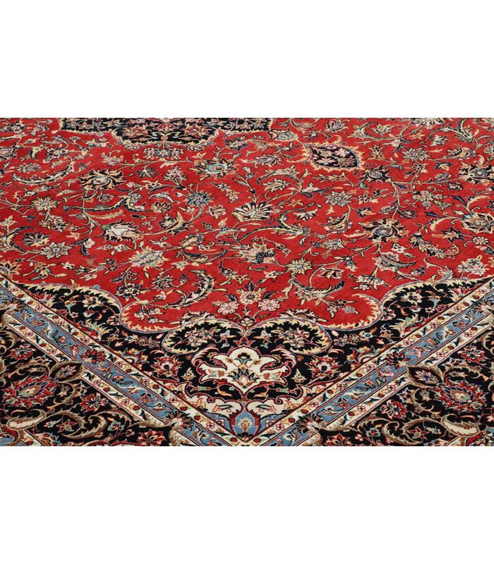 Ilam Sherkat on silk warp