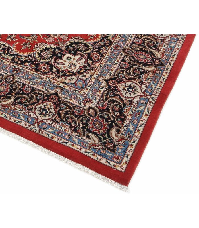 Ilam Sherkat on silk warp