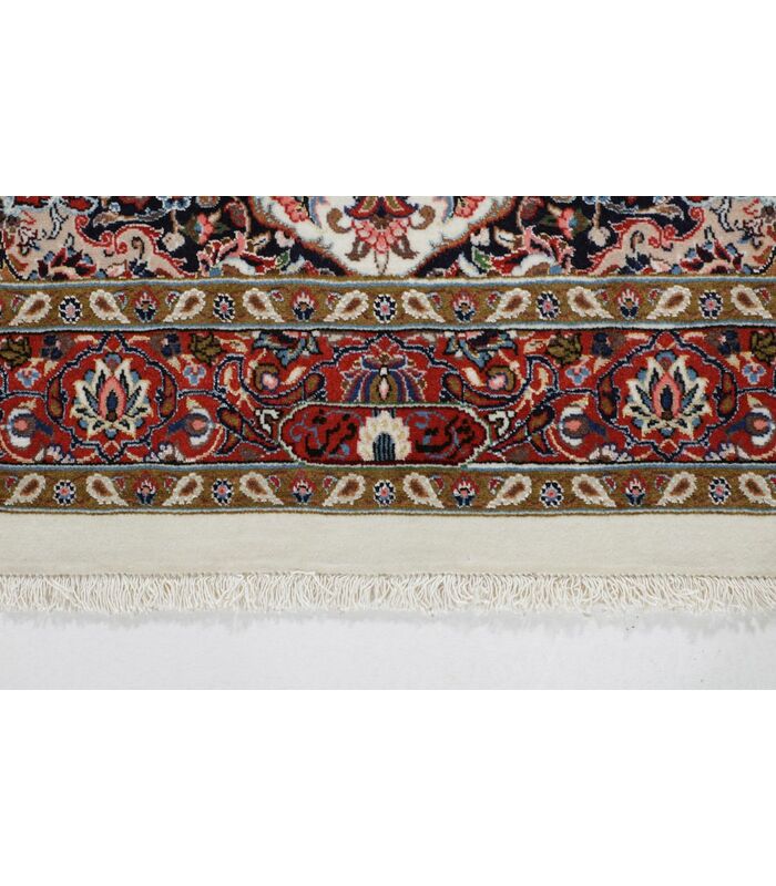 Ilam Sherkat auf Seide