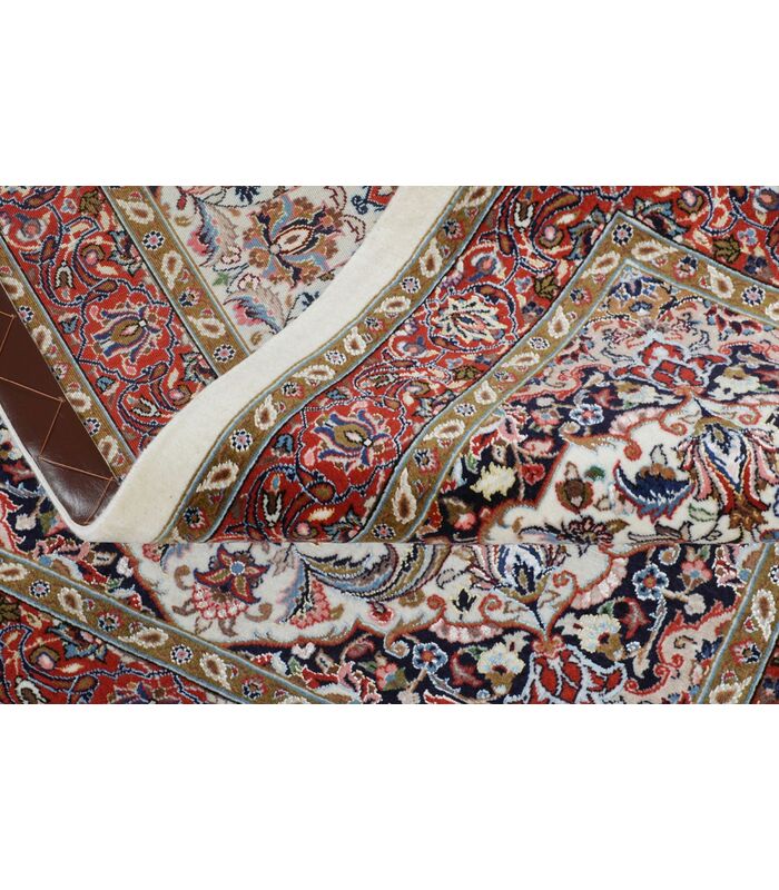 Ilam Sherkat auf Seide