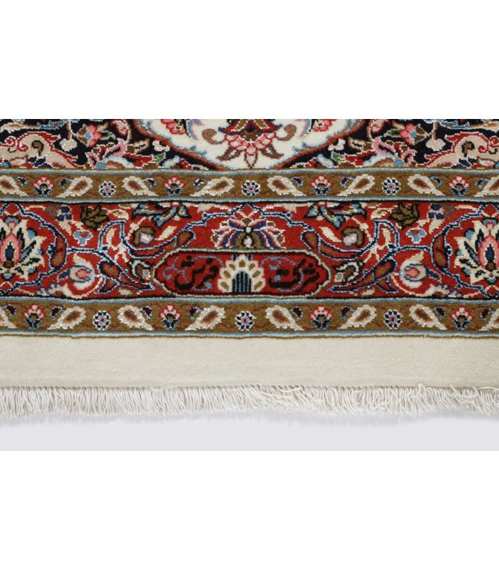 Ilam Sherkat auf Seide