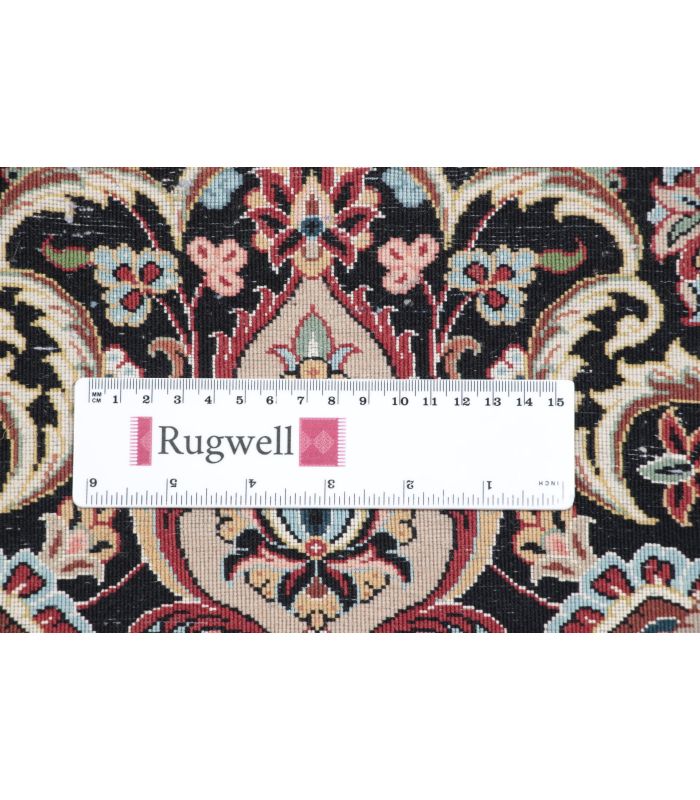 Ilam Sherkat auf Seide