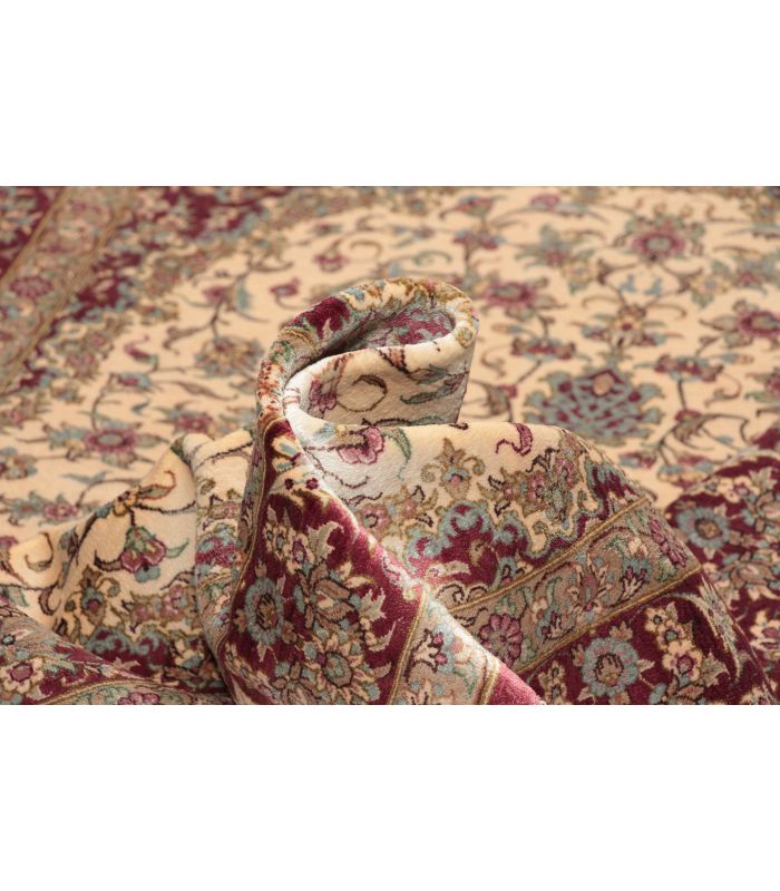 Qum silk