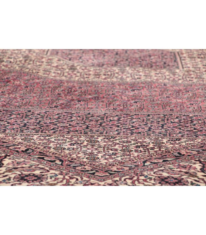 Bidjar with silk contours