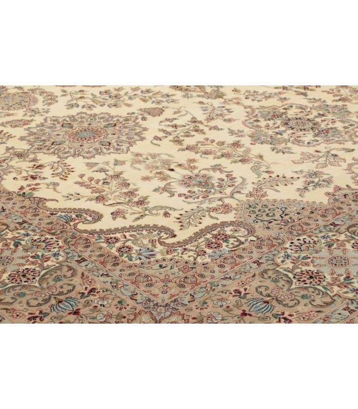 Ilam Sherkat on silk warp