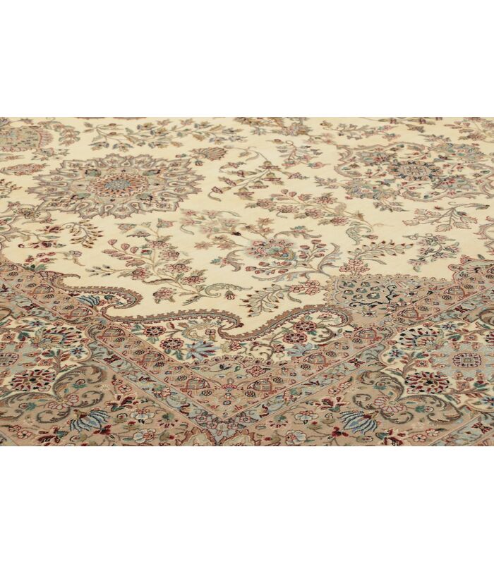 Ilam Sherkat auf Seide