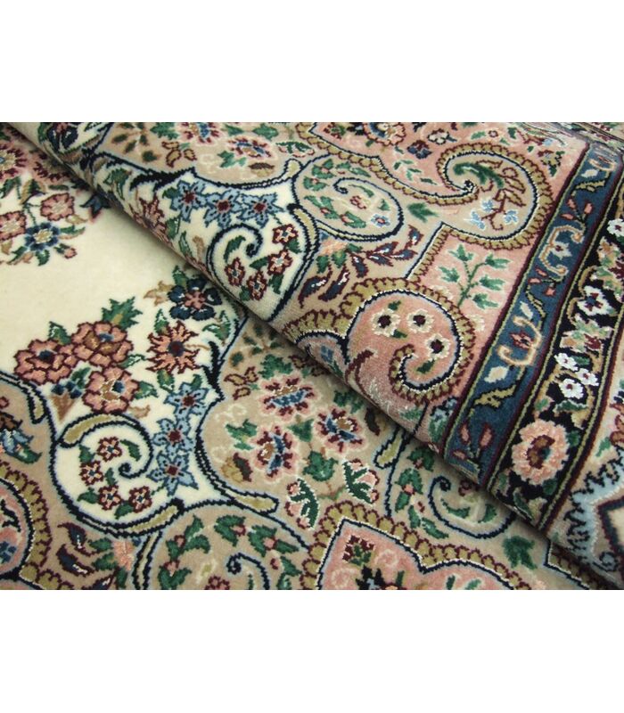 Ilam Sherkat auf Seide