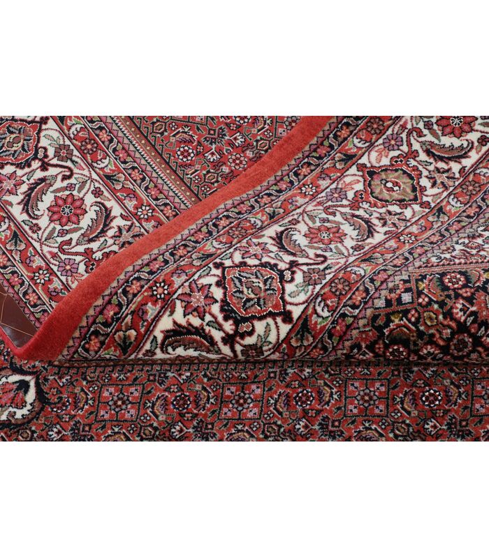 Bidjar with silk contours