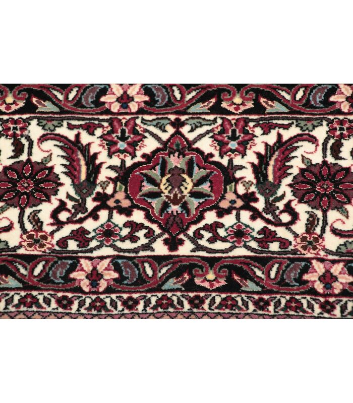 Bidjar with silk contours