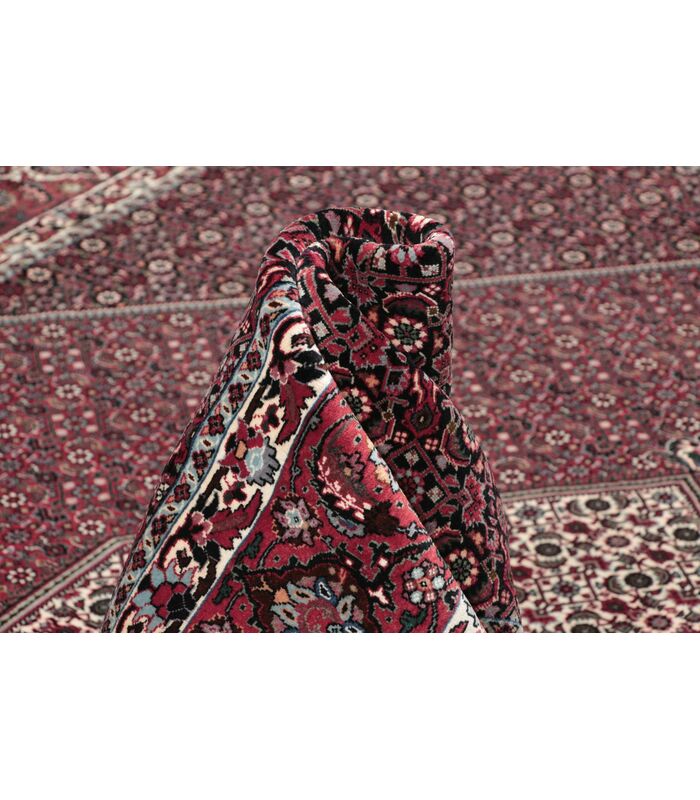 Bidjar with silk contours