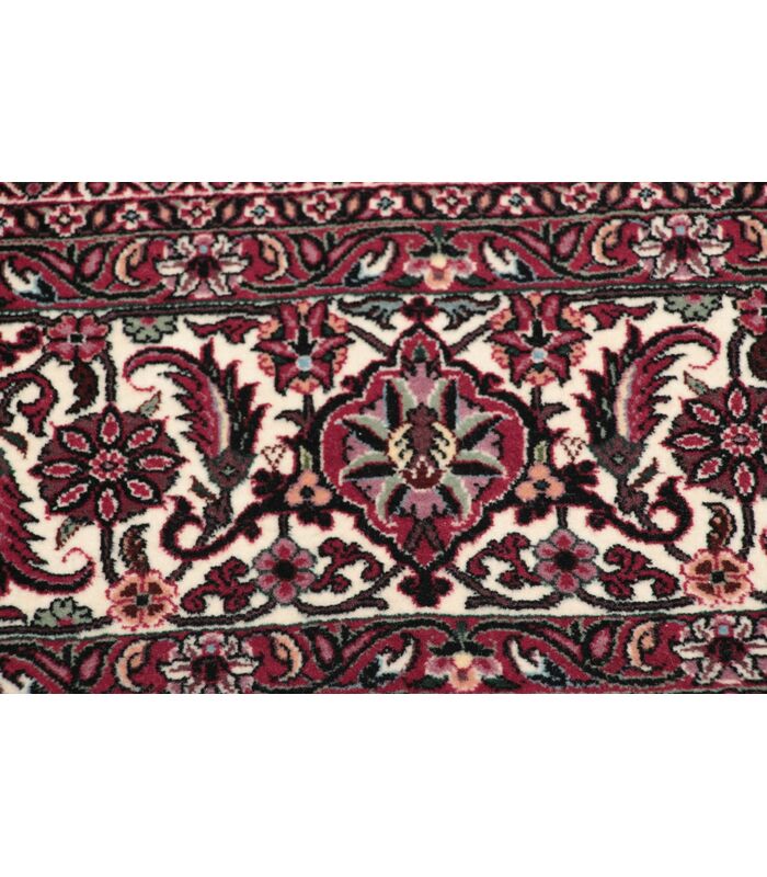 Bidjar with silk contours