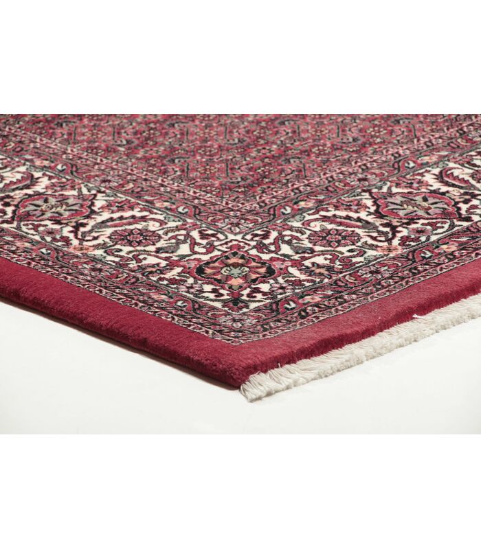 Bidjar with silk contours