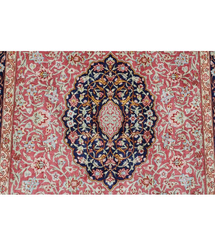 Qum silk