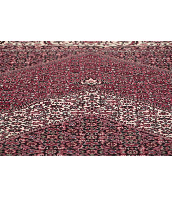 Bidjar with silk contours