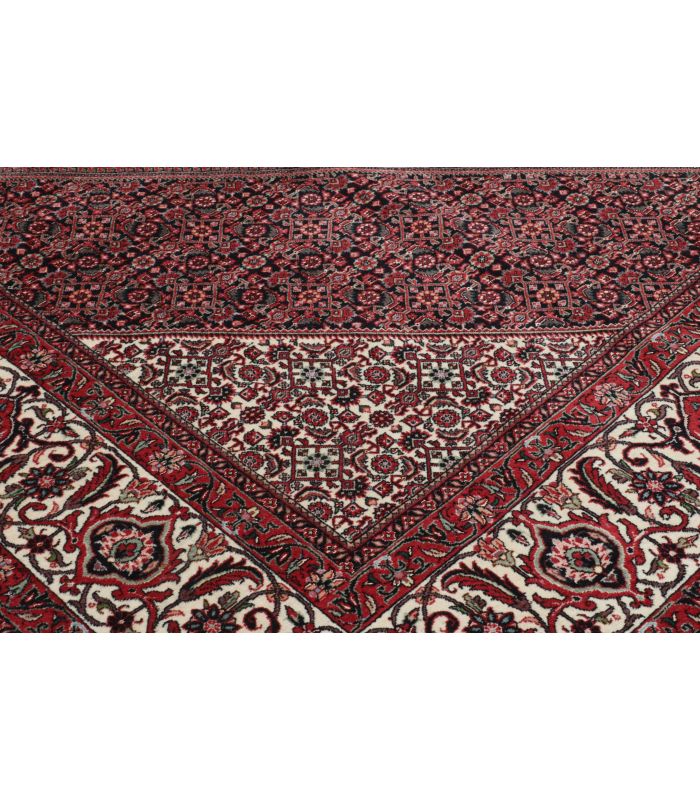 Bidjar with silk contours