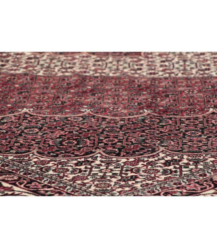 Bidjar with silk contours