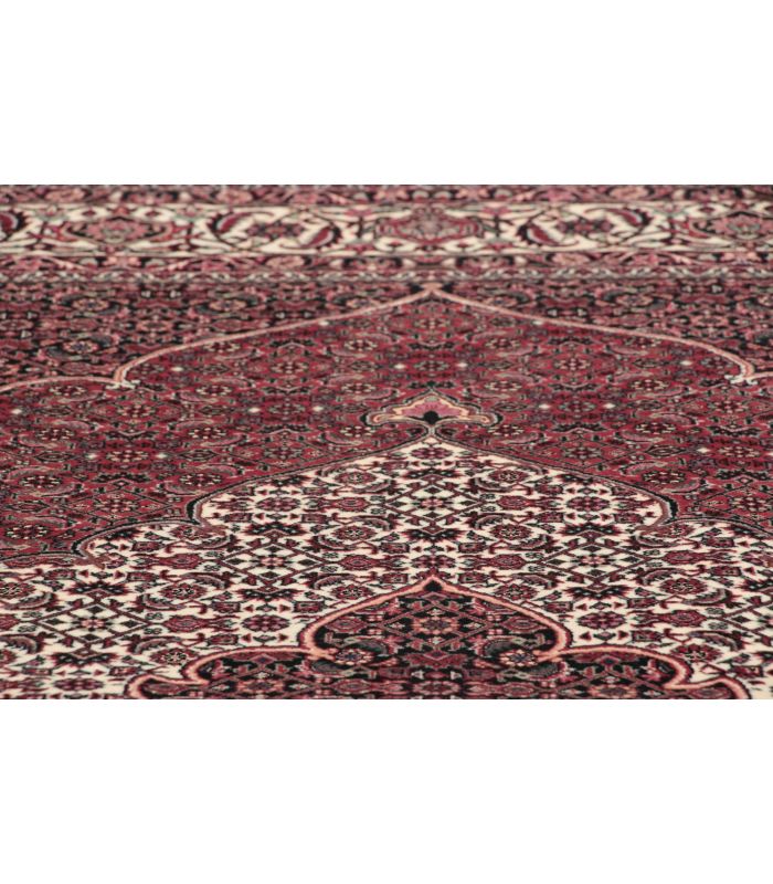 Bidjar with silk contours