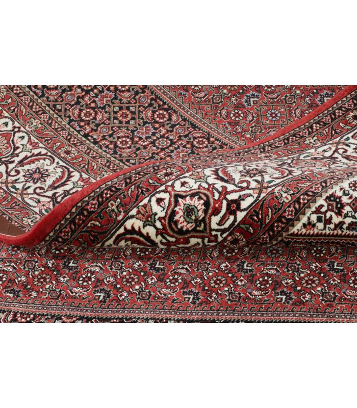 Bidjar with silk contours