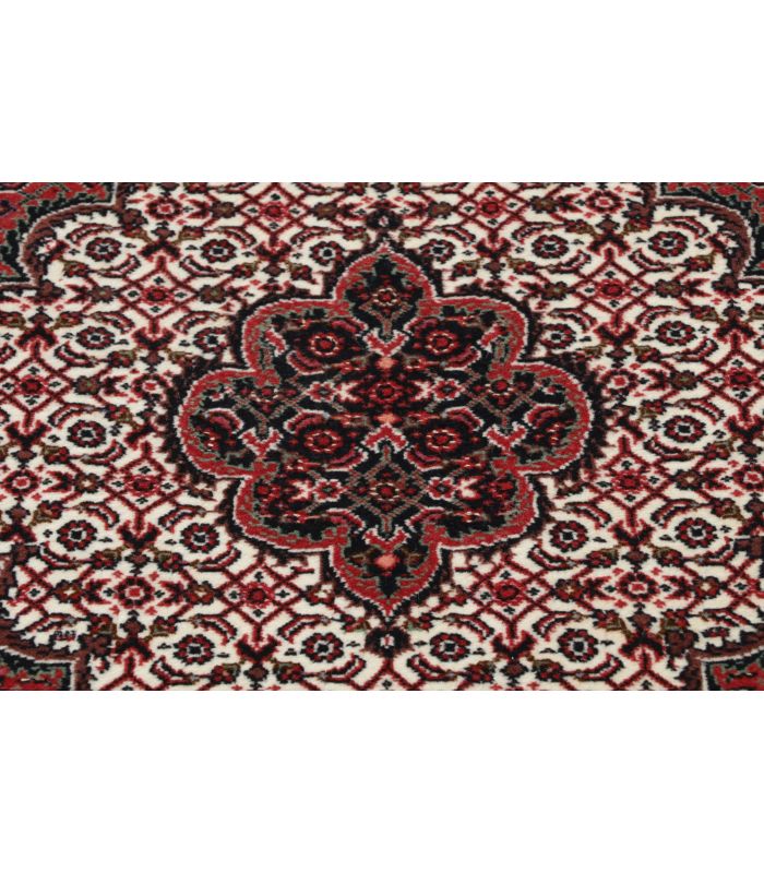 Bidjar with silk contours