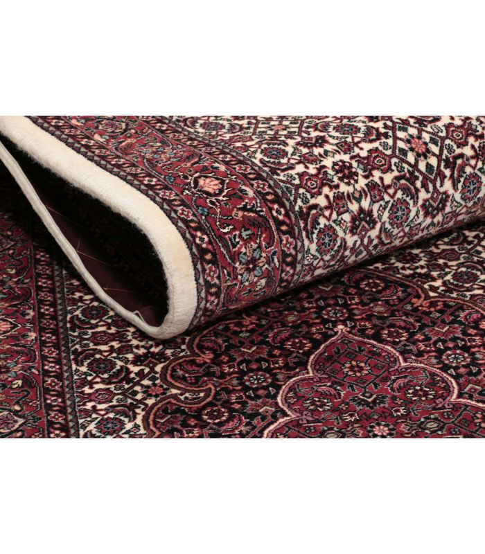 Bidjar with silk contours