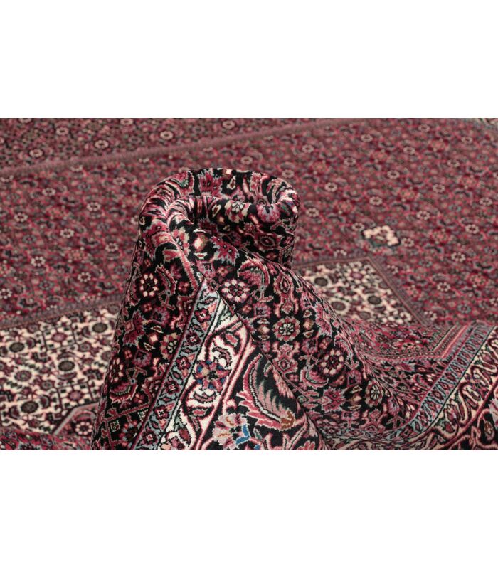 Bidjar with silk contours