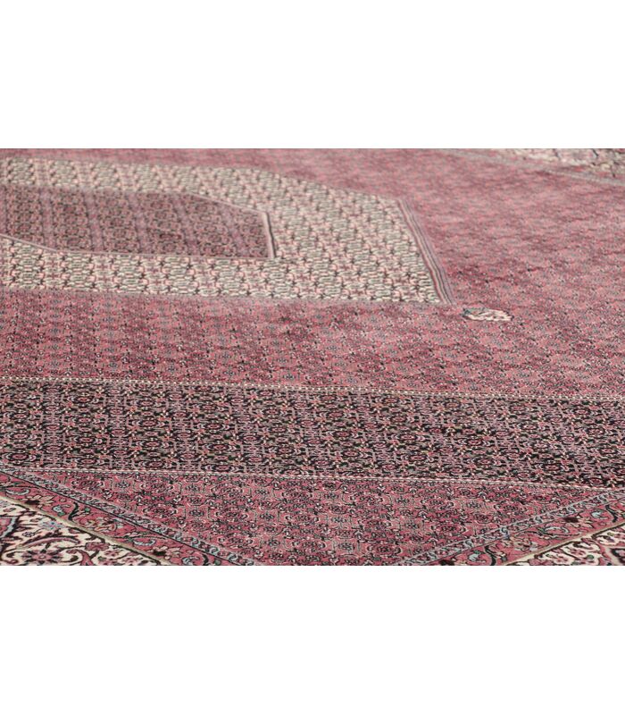 Bidjar with silk contours