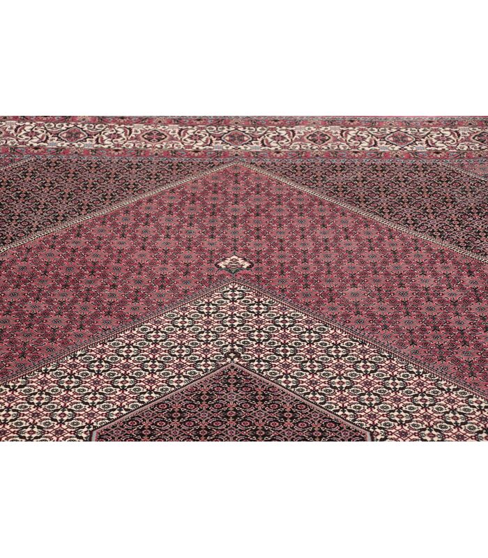 Bidjar with silk contours