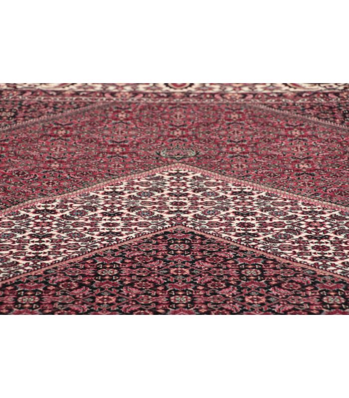 Bidjar with silk contours