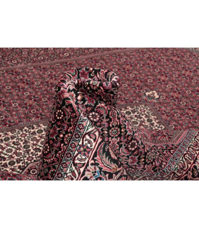 Bidjar with silk contours