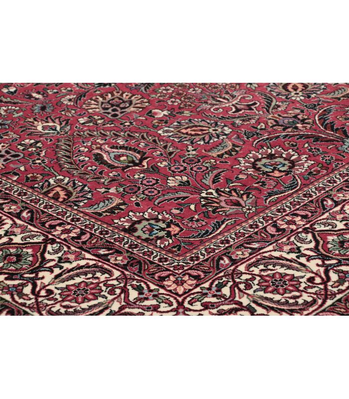 Bidjar with silk contours