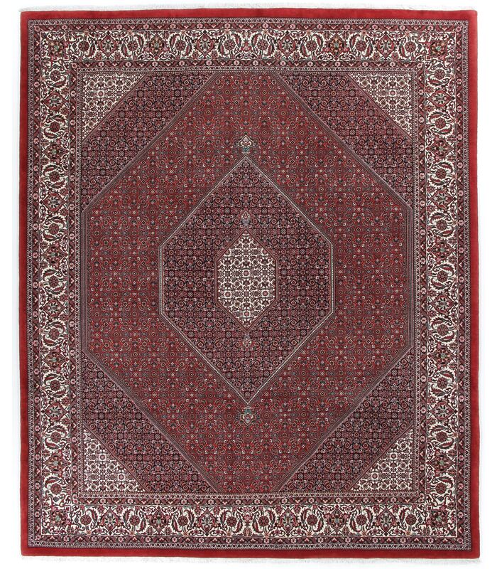 Bidjar with silk contours